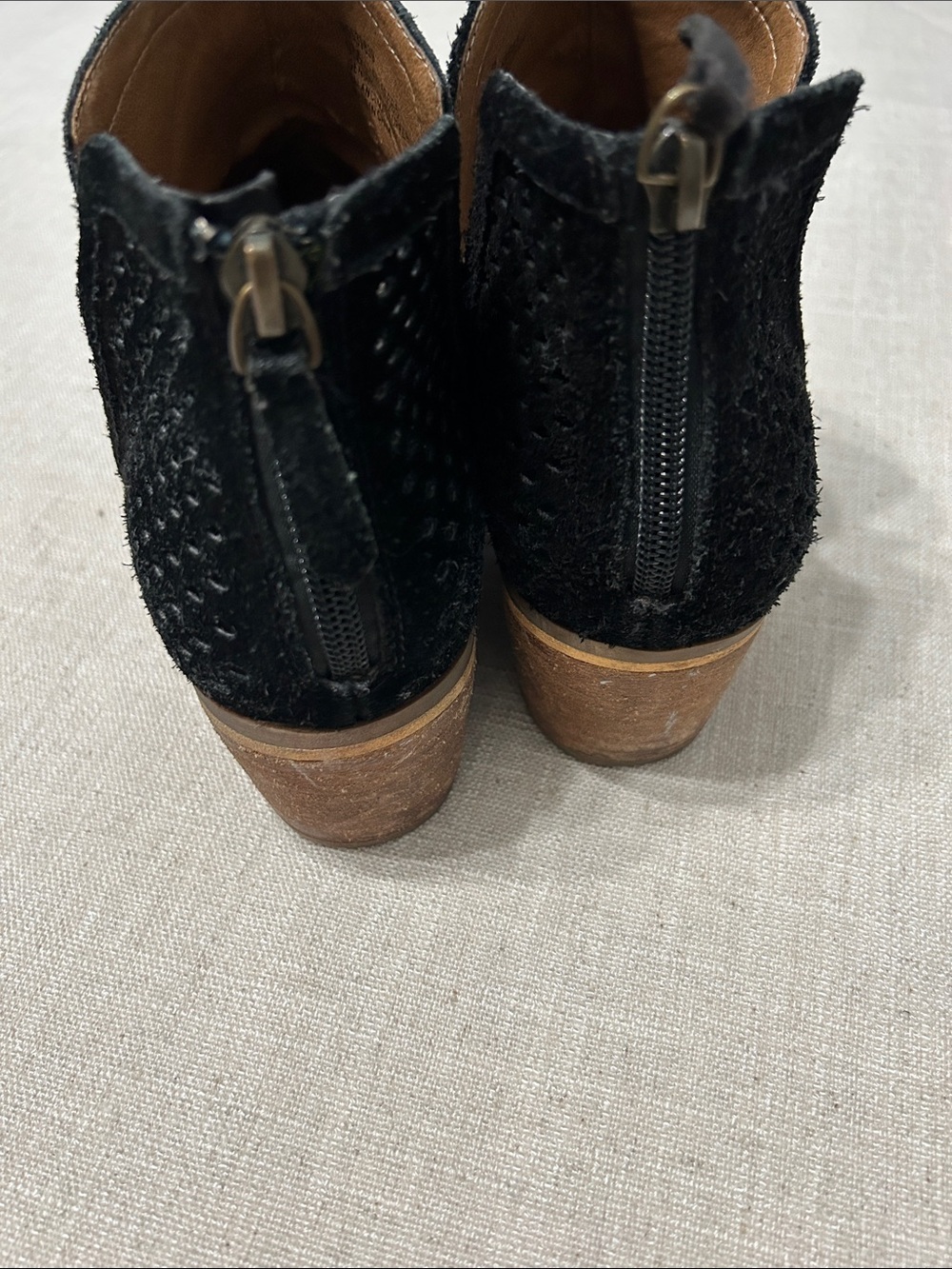 Susina Boots Women’s 9 Blakely Black Suede Perforated Block Heel Ankle Booties - Picture 11 of 12